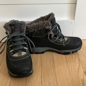 New Merrell Black and Gray Winter Hiking Boots 7
